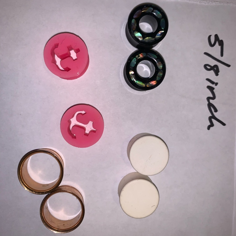 5/8 plugs